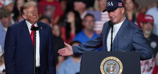 Trump says he'll award fireballer Roger Clemens the Presidential Medal of Freedom