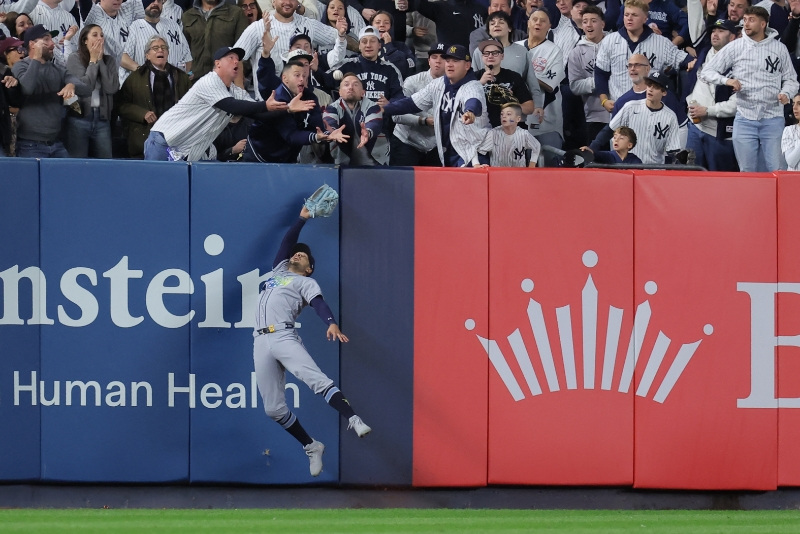 Rays, benefiting from fan-interference call, complete sweep of Yankees