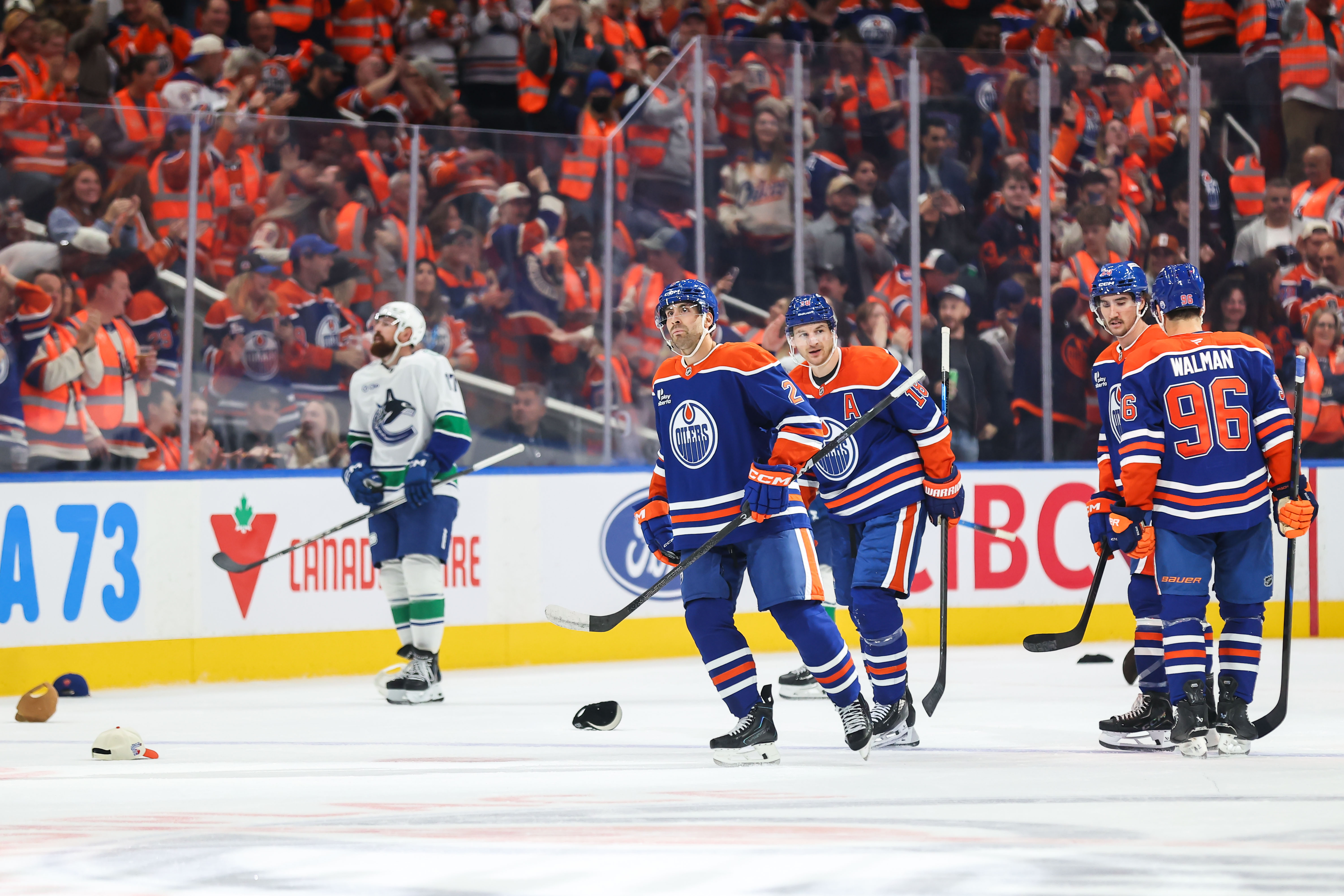 Shorter NHL training camps don't change much about early-season hockey, it's still sloppy