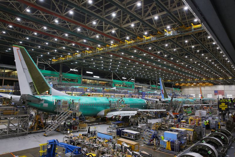 Lessor Avolon orders 250 Boeing, Airbus jets with option for 100 more