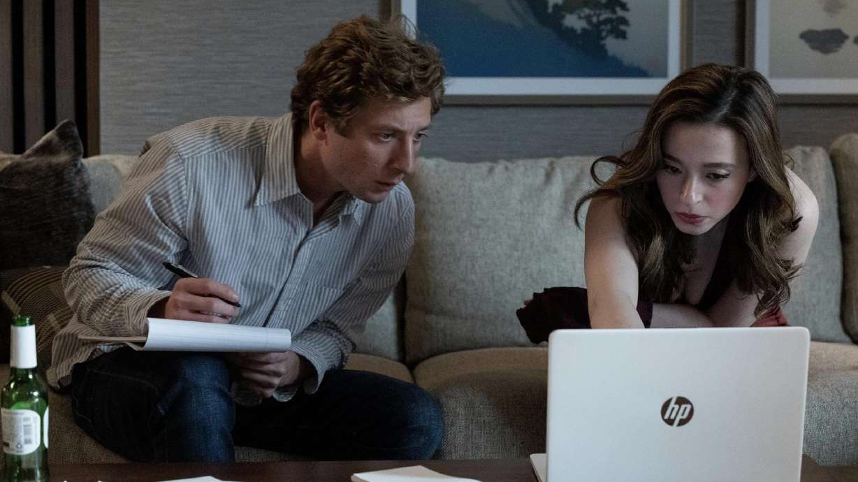 Jeremy Allen White and Mikey Madison in "The Social Reckoning."