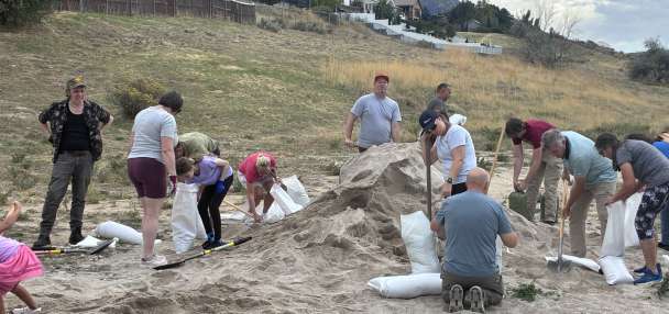Sandy residents prepare with sandbags ahead of Rachel's remnants