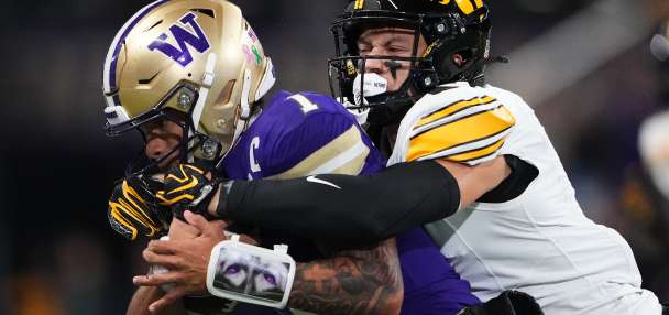 Kamari Moulton runs for career-best 208 yards and 2 TDs as No. 20 Iowa beats Washington, 41-24