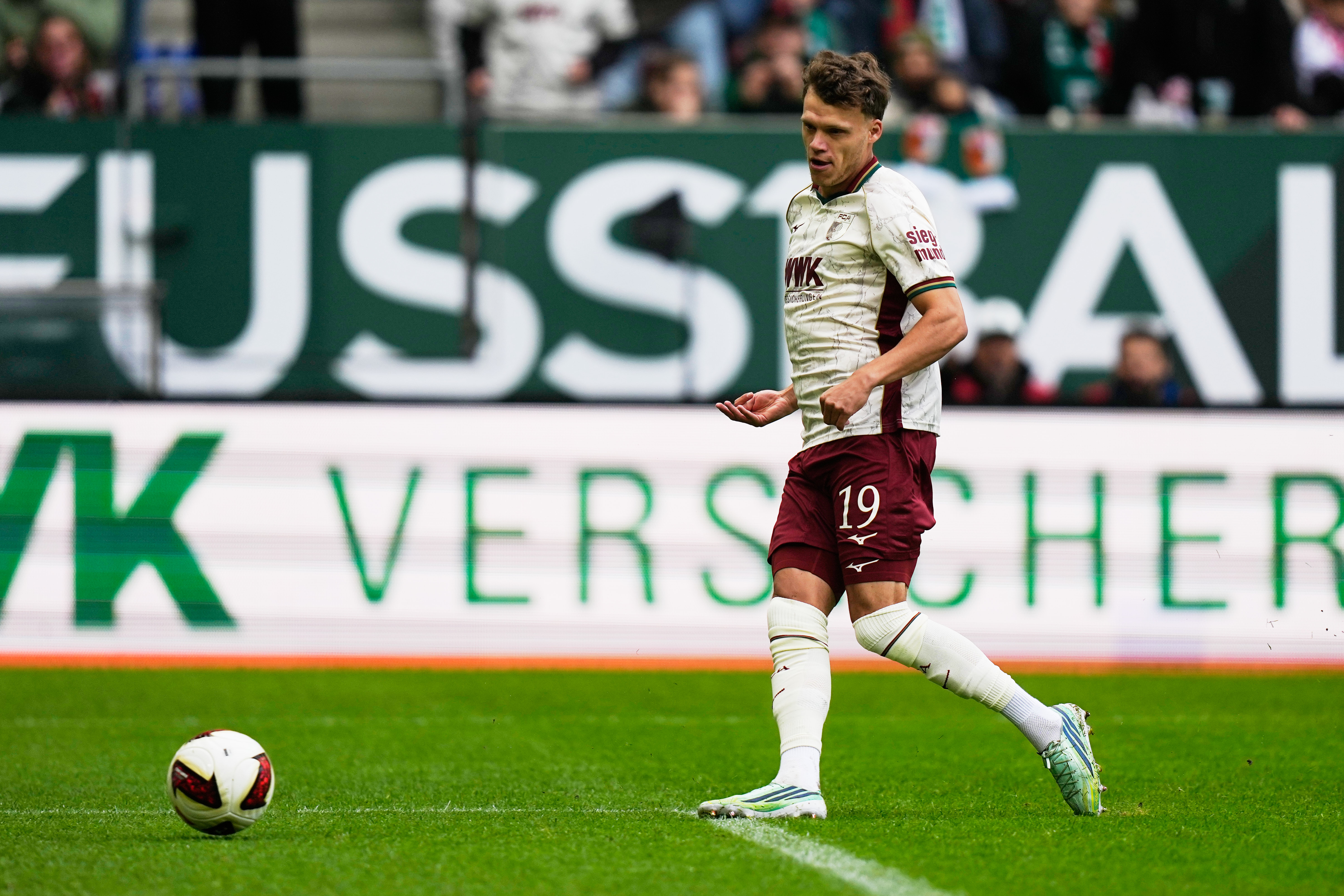 8 seconds: Augsburg scores fastest Bundesliga goal after Manuel Neuer blunder