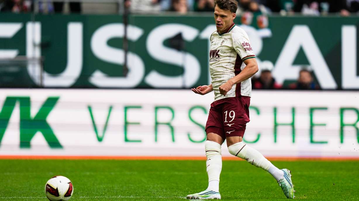 Augsburg's Robin Fellhauer scores his side's opening goal during the German Bundesliga soccer match between FC Augsburg and FC Bayern Munich in Augsburg, Germany, Oct. 10, 2026.