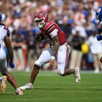 LaNorris Sellers shows up big, and South Carolina stuns No. 16 Florida 38-19 in the Swamp