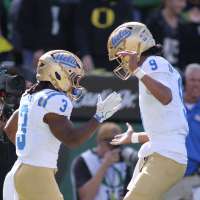 No. 21 UCLA downs turnover-plagued No. 13 Oregon 17-15 to remain undefeated