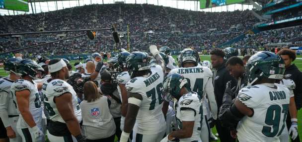 Two ejections on opening kickoff of Eagles-Jaguars game in London