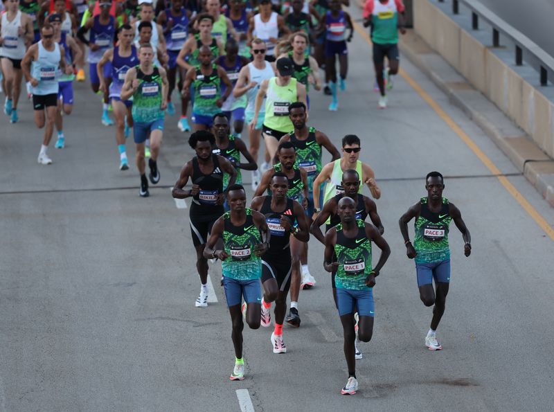 Oct 11, 2026; Chicago, IL, USA; Jacob Kiplimo of Uganda and Amos Kipruto of Kenya lead the 2026 Chicago Marathon in Grant Park.
