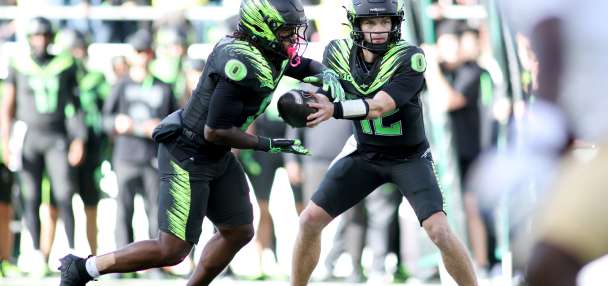 Big Ten: Officials spotted the ball incorrectly on Oregon's 2-point conversion attempt vs. UCLA