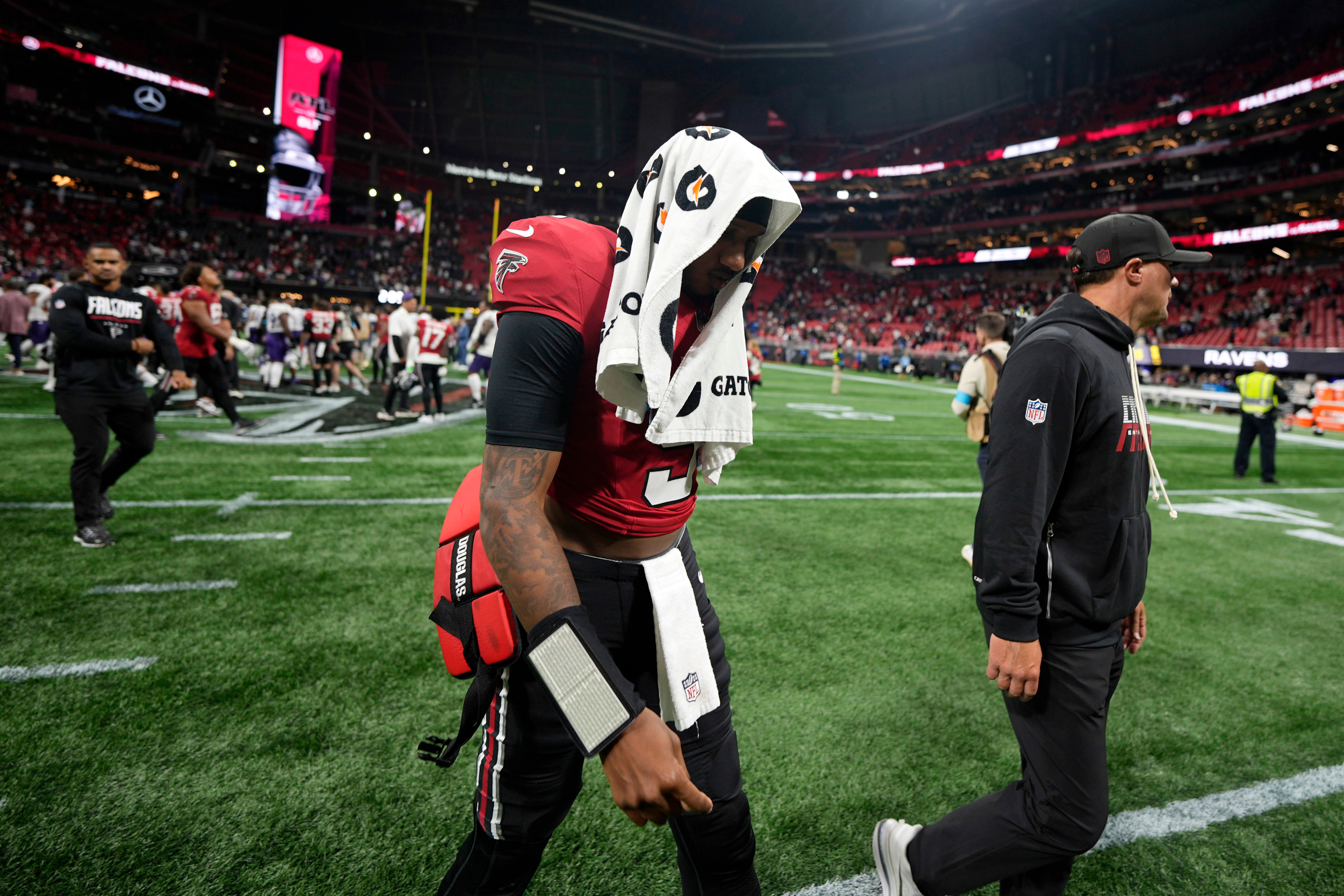 Falcons' Michael Penix Jr. suffers rib injury late and Tua Tagovailoa finishes OT loss to Ravens