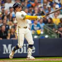 Contreras delivers and Milwaukee's bullpen shines as the Brewers top the Dodgers 7-4 in NLCS Game 2