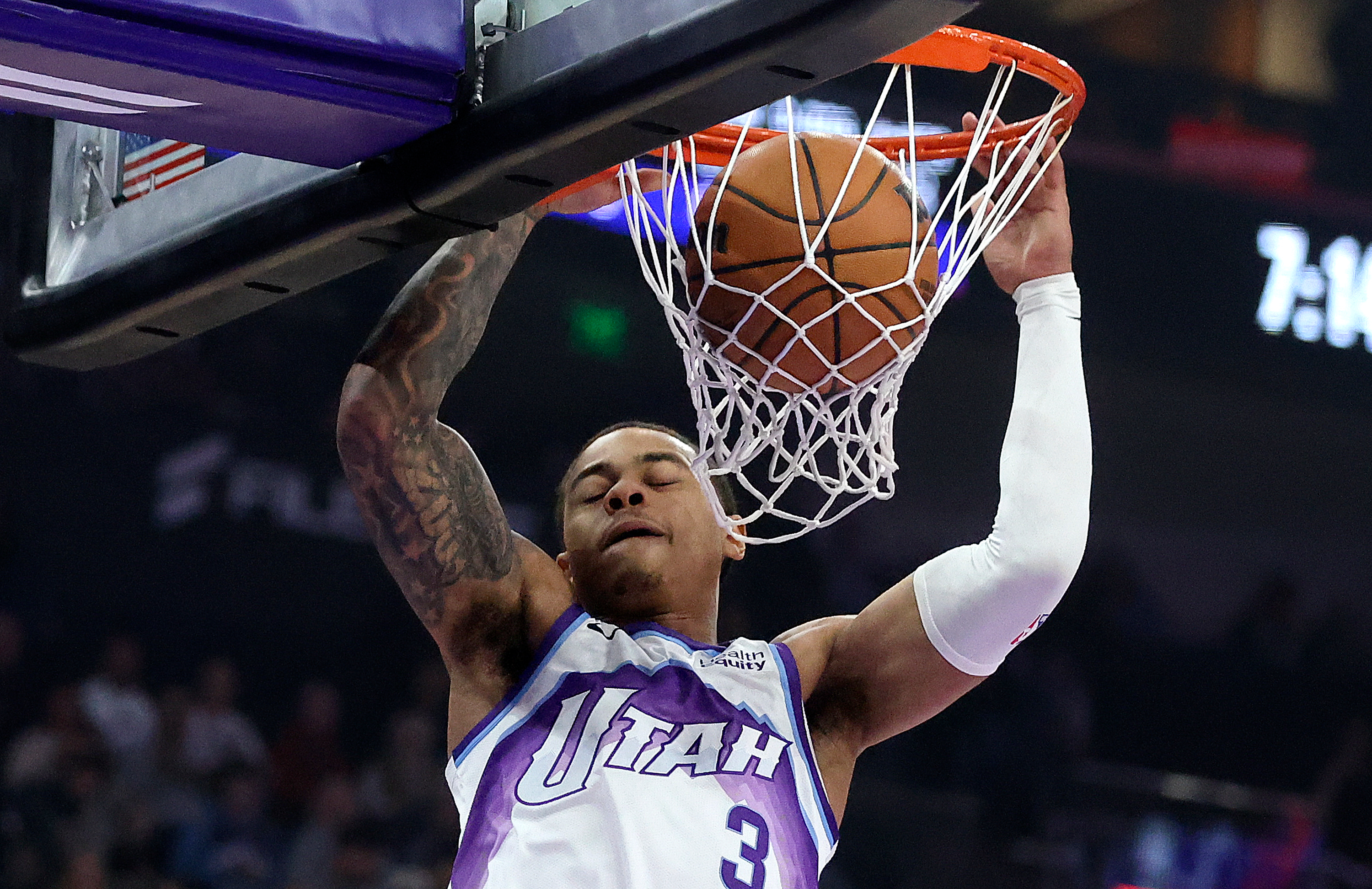 5 starters score in double figures as Utah Jazz rout Spurs