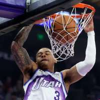 5 starters score in double figures as Utah Jazz rout Spurs