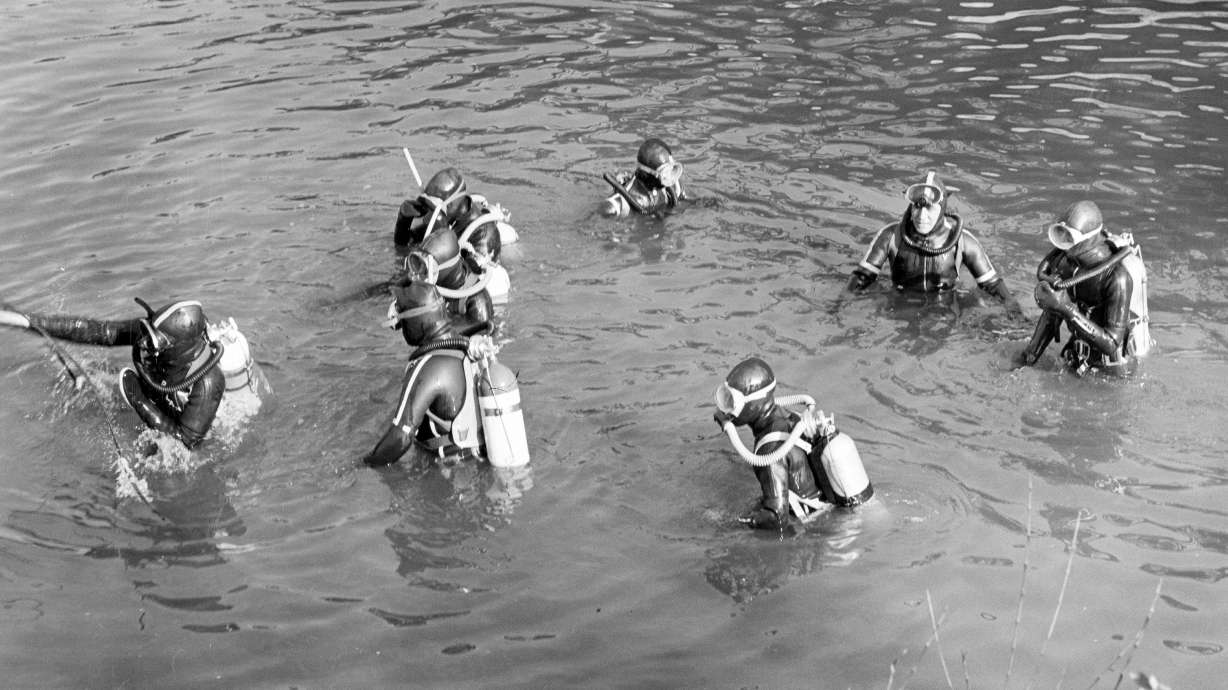 Divers search the Cal-Sag Channel at Ridgeland Avenue just north of Highway 83 in Alsip, Ill., on Nov. 19, 1960, for the gun used in the slaying of Gloria Kowalewicz.