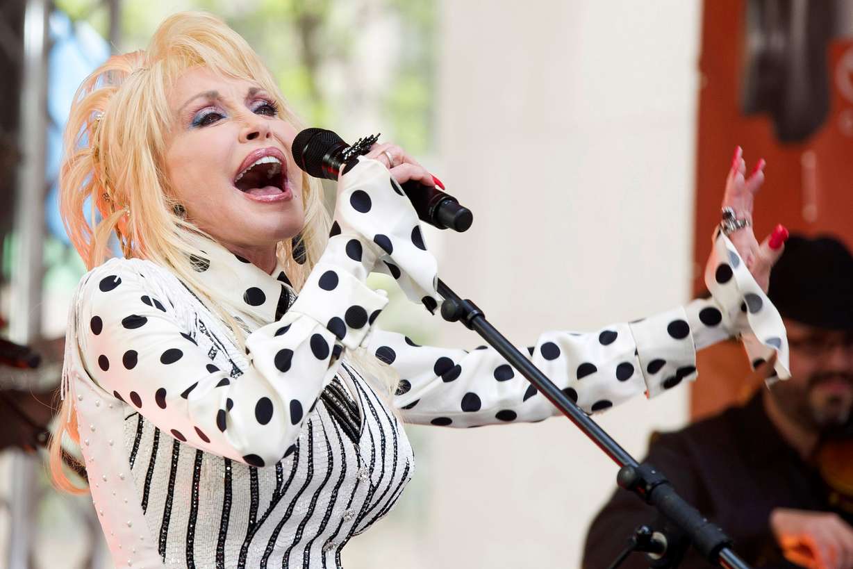 Dolly Parton performs on NBC's "Today" show in New York on May 13, 2014.