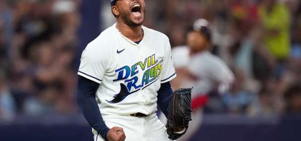 Freddy Peralta, Liam Hicks lift the Rays to a 3-1 win over the Guardians that evens the ALCS at 1-1