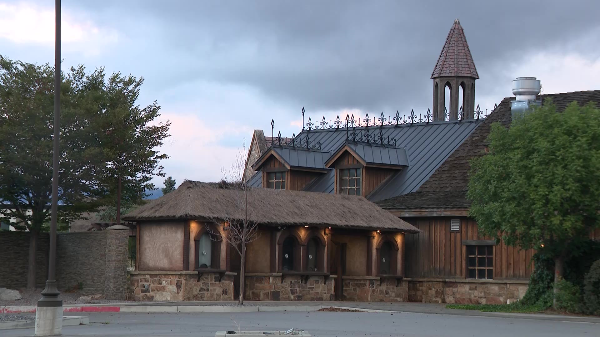 Brandon Sanderson fans optimistic as author begins writing Evermore Park's next chapter