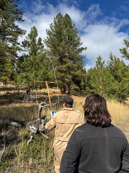 Aviation Emergency Services volunteers for the Washington State Department of Transportation hold a radio-frequency instrument used to locate crash beacons on Saturday. The passenger and pilot of a 1976 Piper Cub that crashed in the area were found dead on Monday.