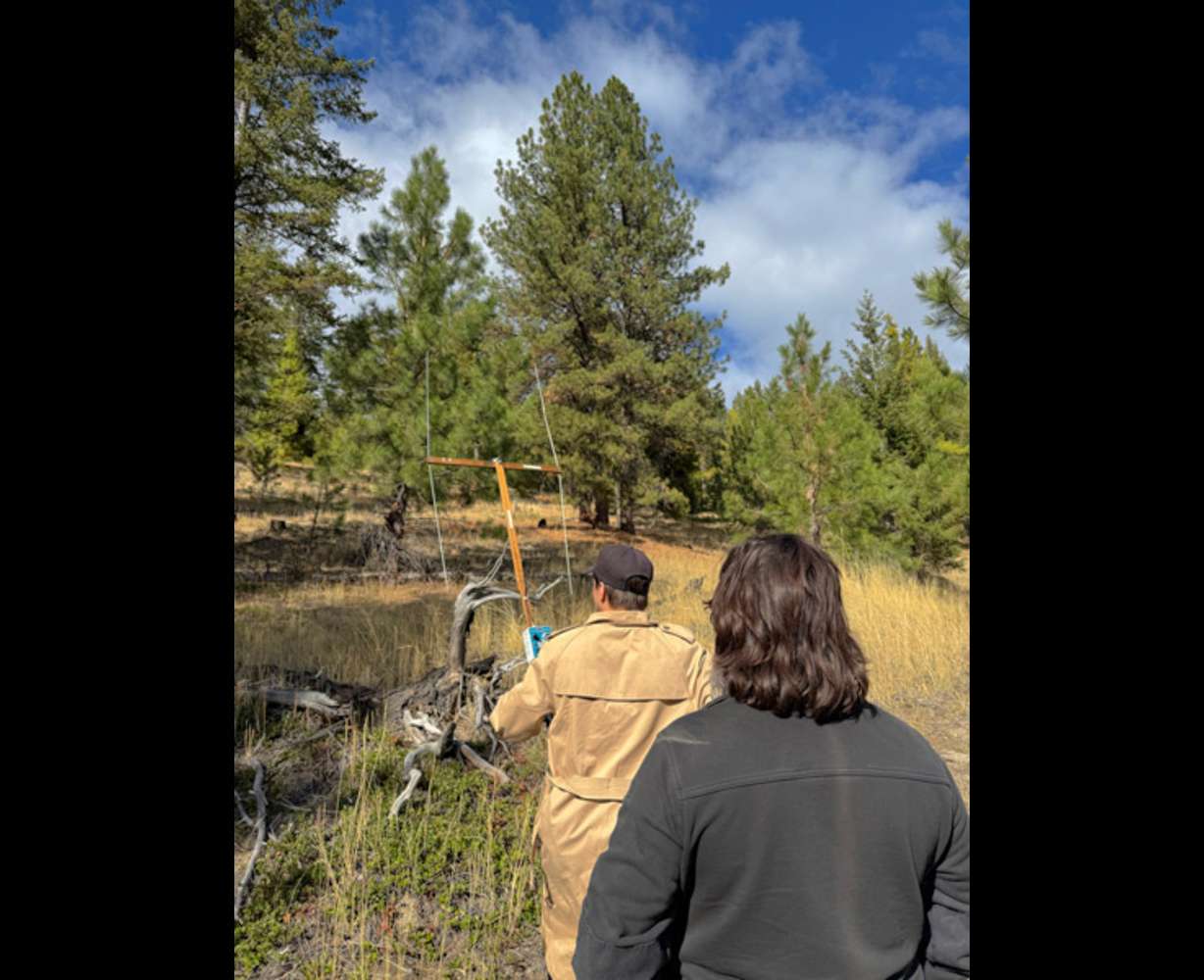 Aviation Emergency Services volunteers for the Washington State Department of Transportation hold a radio-frequency instrument used to locate crash beacons on Saturday. The passenger and pilot of a 1976 Piper Cub that crashed in the area were found dead on Monday.