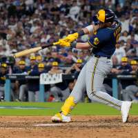 Brewers stun Dodgers with back-to-back homers in 7th inning and ride 6-2 win to 3-0 lead in NLCS