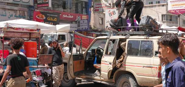 2 killed in explosions near palace used by Yemen's government in latest Houthi attack