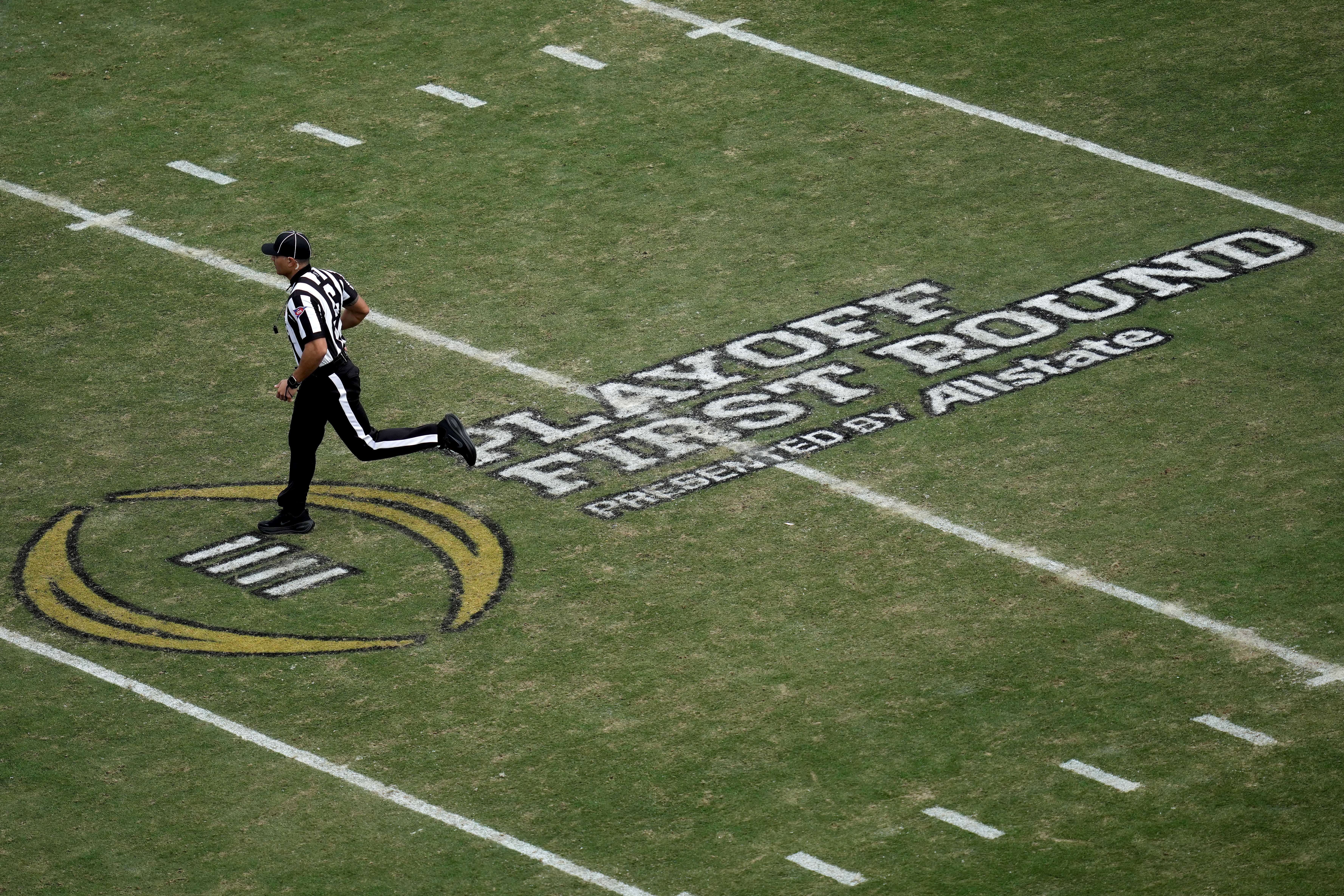 'Handshake agreement' with ESPN brings college football closer to a 24-team playoff, AP source says