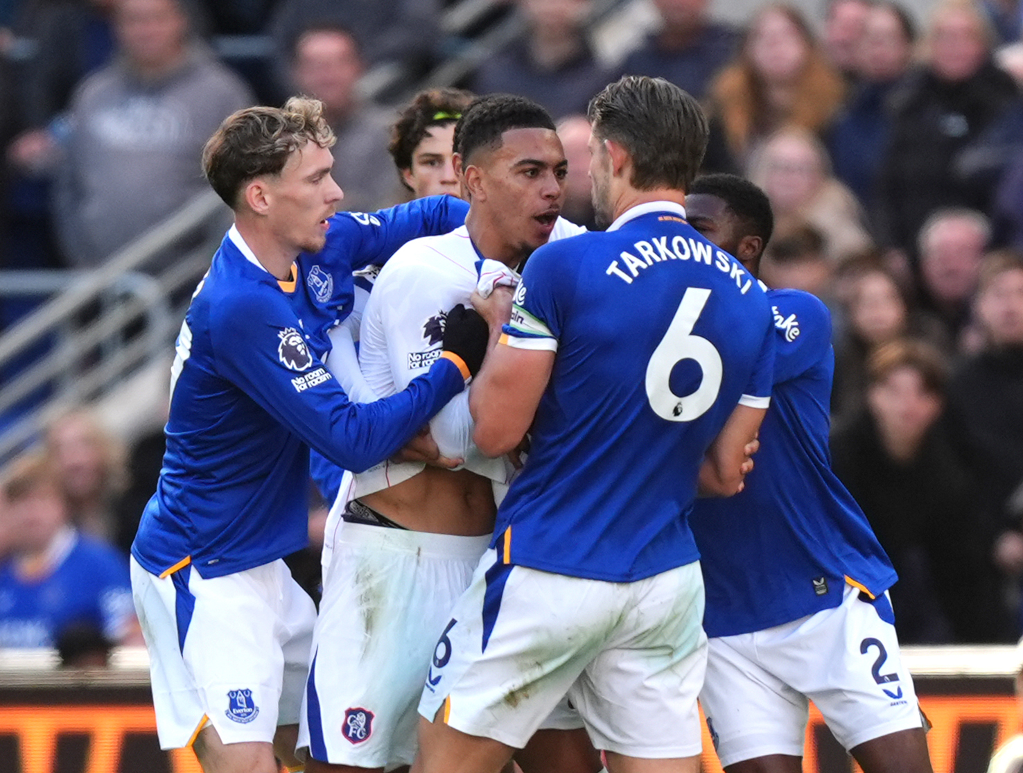 Neto double earns Chelsea a win at Everton in Premier League amid head-injury concern for Martinez