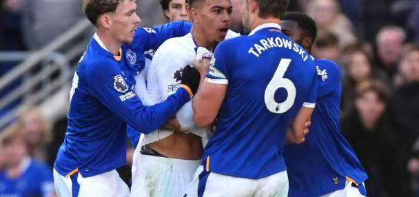 Neto double earns Chelsea a win at Everton in Premier League amid head-injury concern for Martinez
