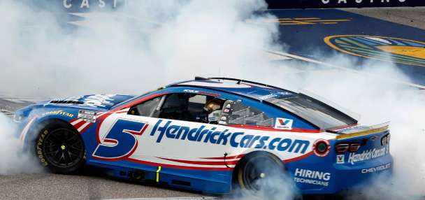 Briscoe has momentum, but Larson holds commanding lead in NASCAR playoffs entering Phoenix race