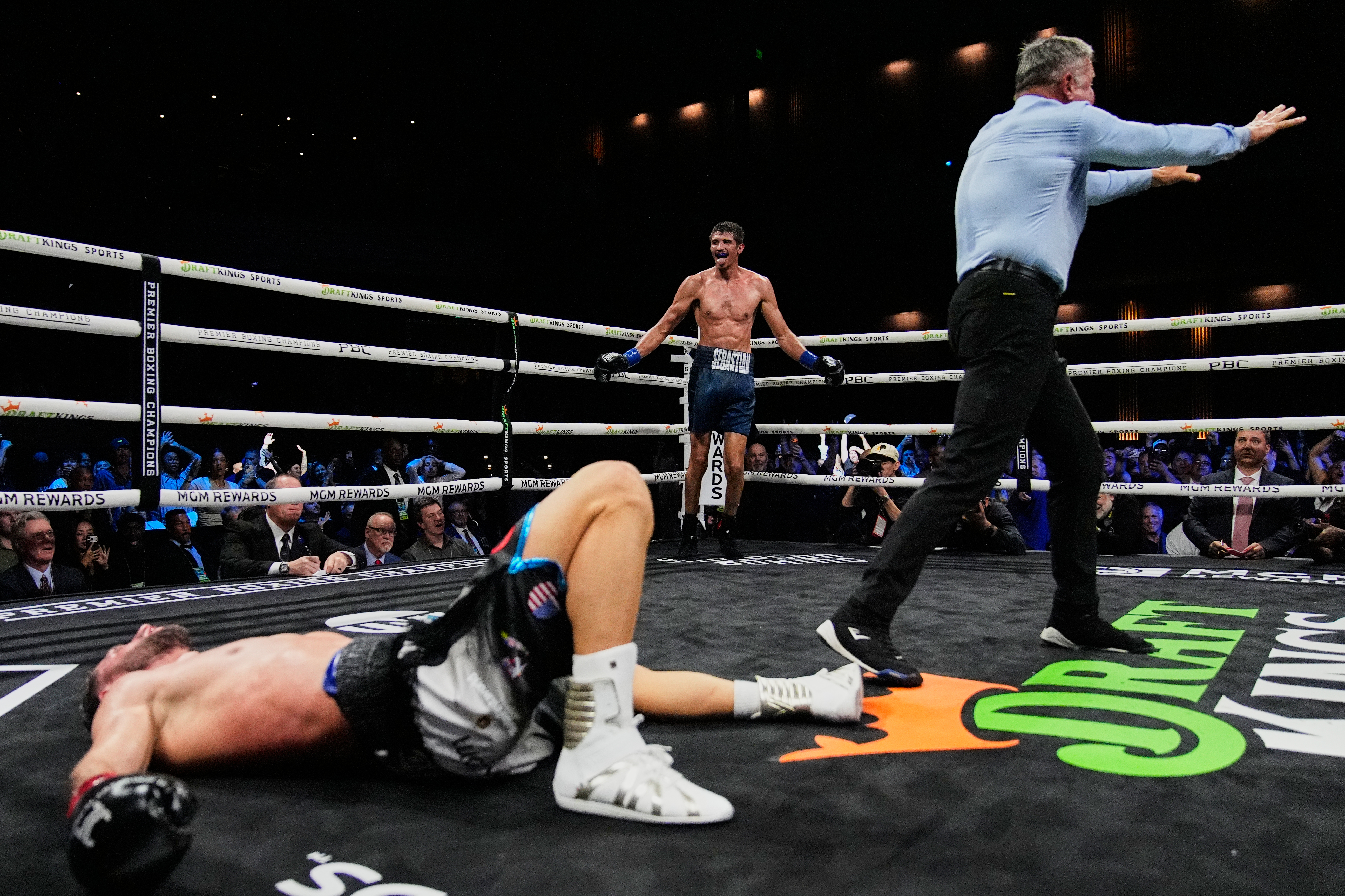 Fundora stops Hadribeaj in final second, keeps undisputed title hopes alive