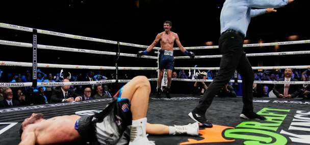 Fundora stops Hadribeaj in final second, keeps undisputed title hopes alive