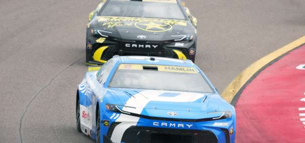 Reddick wins in Phoenix as NASCAR Cup Series championship tightens after miserable day for Larson