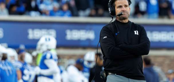 Duke's Robinson apologizes for on-field incident with female training staffer during injury stoppage