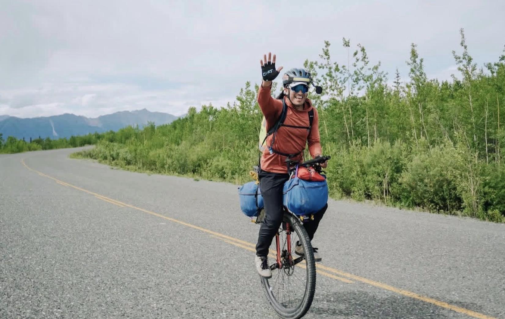 Guatemalan engineer unicycling from Alaska to Argentina makes his way through Utah