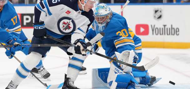 Broberg breaks tie on 3rd-period power play, Blues top Jets 2-1