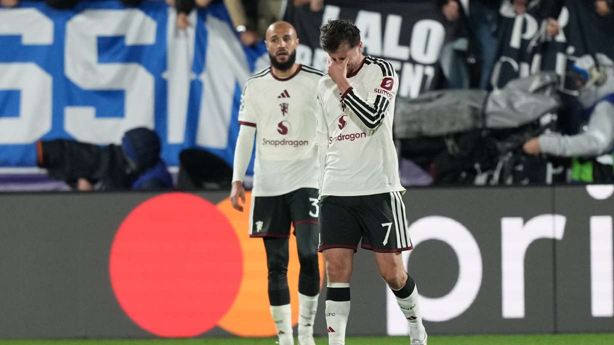 Manchester United's Mason Mount is dejected after Como scored their fourth goal during the Champions League opening phase soccer match between Como and Manchester United in Como, Italy, Wednesday, Oct. 21, 2026.