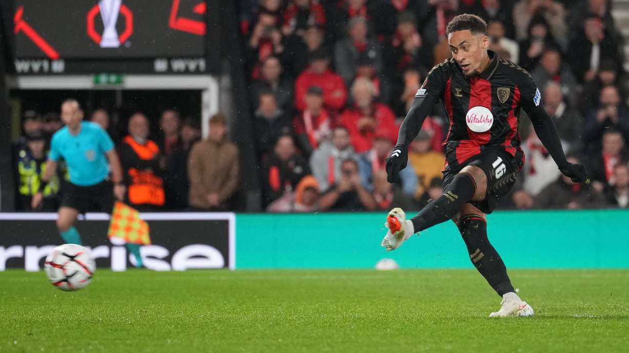 Bournemouth's Marcus Tavernier scores their second goal from a penalty kick during the Europa League soccer match between Bournemouth and AC Milan in Bournemouth, England, Thursday, Oct. 22, 2026.