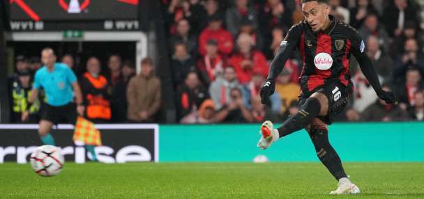 Bournemouth beats 10-man Milan in Europa League after goalkeeper sent off. Juventus held to draw