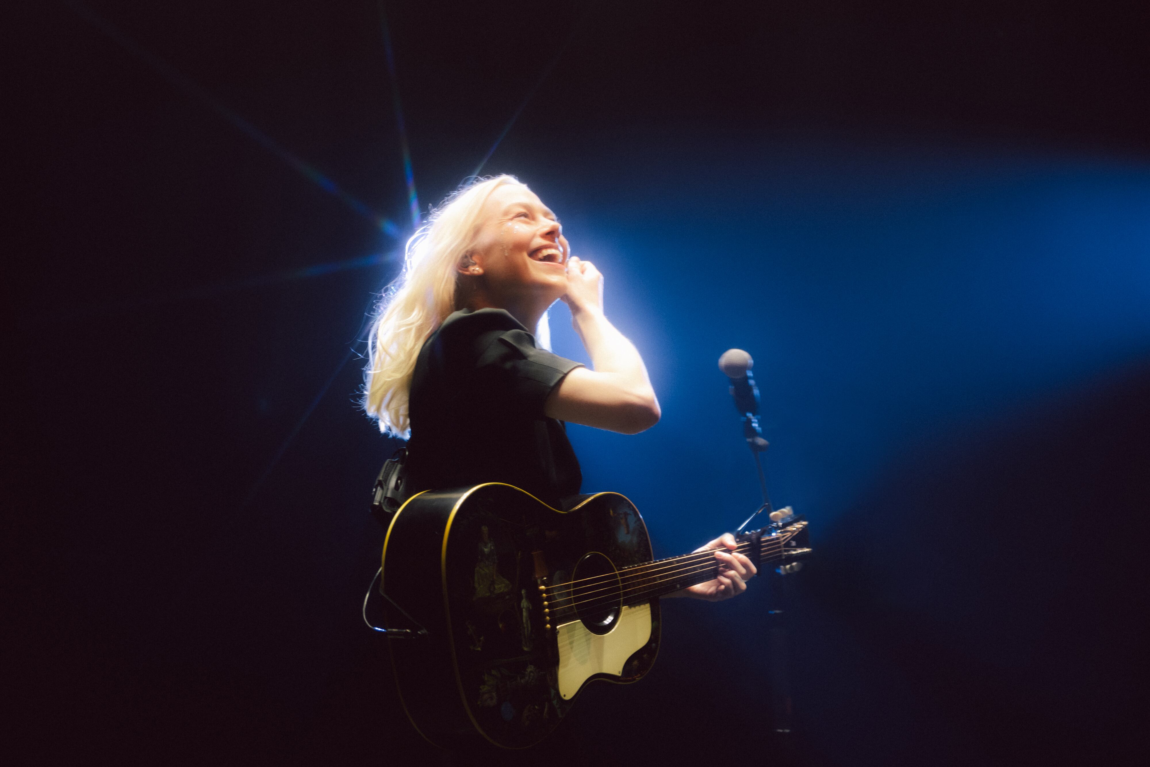 What's it like to attend a concert without your phone? Here's my experience