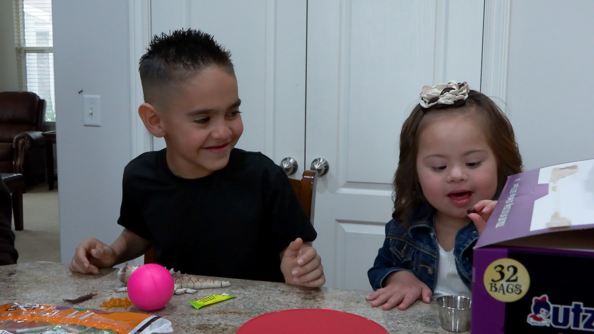 'Let my mom check my candy': Navigating Halloween with food allergies