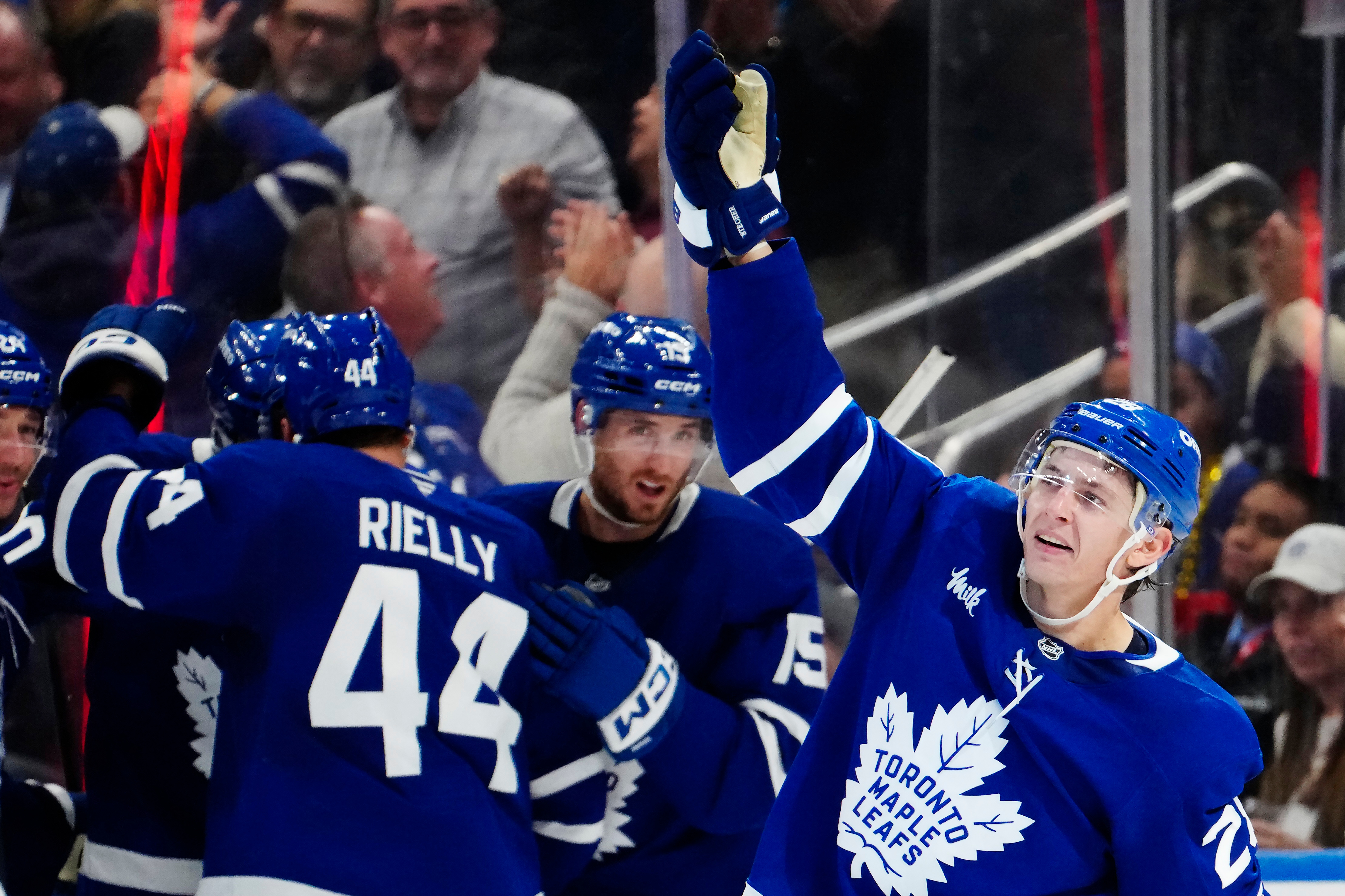 Stecher scores late goal to lift the Maple Leafs past the Rangers, 5-4