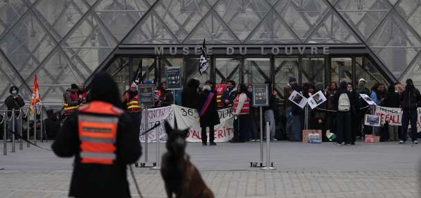 French authorities deploy 70,000 officers for Saturday protests; Louvre and other museums closed