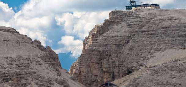 US tourist in Italy falls 1,000 feet to death on mountain hike
