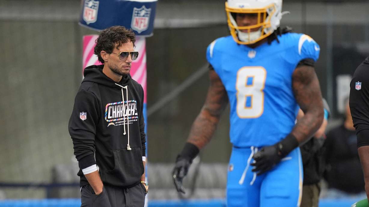 Los Angeles Chargers offensive coordinator Mike McDaniel, left, is seen on the field with running back Omarion Hampton prior to an NFL football game against the Denver Broncos, Sunday, Oct. 11, 2026, in Inglewood, Calif.