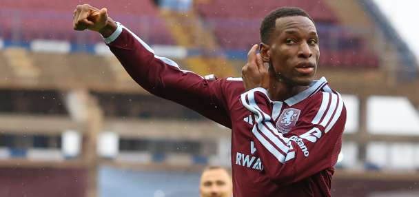 Man City's perfect start to Premier League season ends with a 2-1 loss at Aston Villa