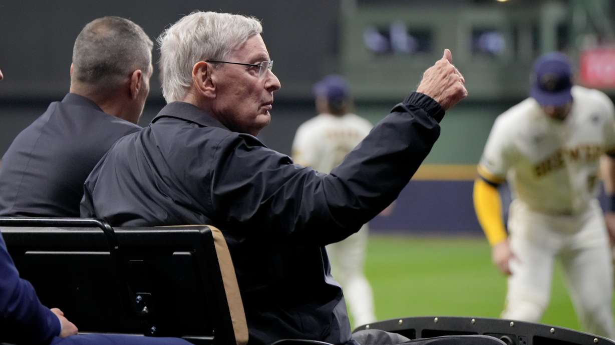 Former MLB commissioner Bud Selig give the thumbs up prior to Game 1 of baseball's World Series, Friday, Oct. 23, 2026, in Milwaukee, between the Milwaukee Brewers and the Tampa Bay Rays.