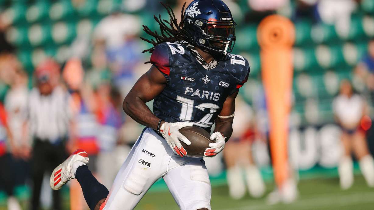 This photo provided by Maxime Le Pihif shows Paris Musketeers wide receiver Hugo Tekedam catching a pass during a game against the Prague Lions on May 24, 2026, in Saint-Ouen-sur-Seine, France.