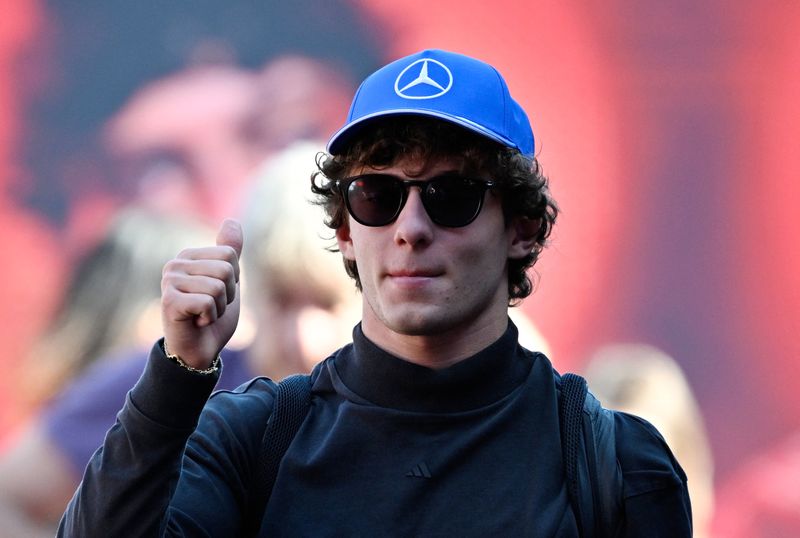 Motor racing-Antonelli on pole for US Grand Prix with F1 title in sight