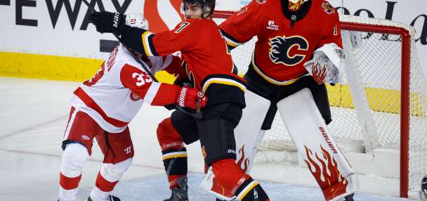 Flames beat the Red Wings 4-1 for their 3rd straight victory